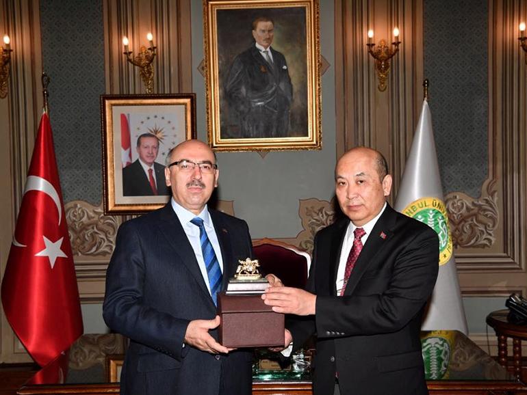 AMBASSADOR VISITS THE ISTANBUL UNIVERSITY